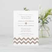 Wit en Taupe Chevron Wedding Invitations Kaart (Staand voorkant)
