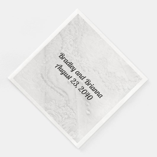 Wit en Zilver Kant en Parels op Satijn Servet (Hoek)