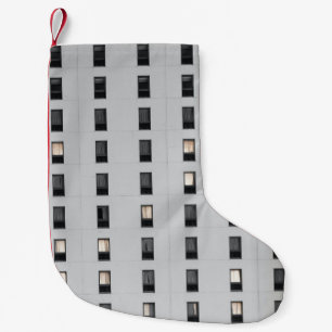 Wit en zwart betongebouw kleine kerstsok