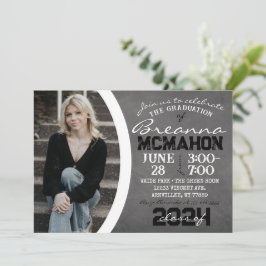 Wit en Zwart Chalkboard Afstuderen Invitation Kaart