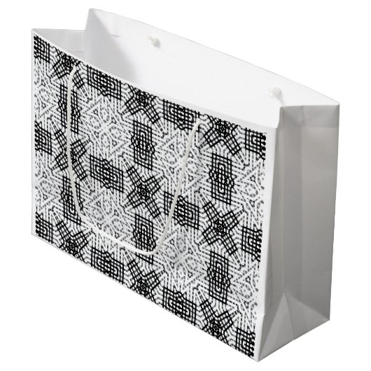 Wit en zwart opengewerkte geometrische patroon Ann Groot Cadeauzakje (Voorkant Gekanteld)