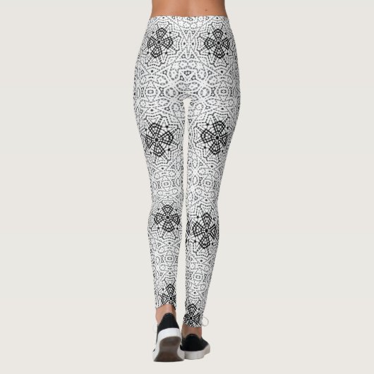 Wit en zwart opengewerkte geometrische patroon Els Leggings (Achterkant)