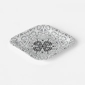 Wit en zwart opengewerkte geometrische patroon Els Papieren Bordje (Gebogen)