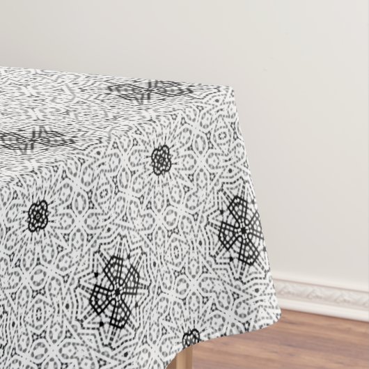 Wit en zwart opengewerkte geometrische patroon Els Tafelkleed (Voorbeeld)