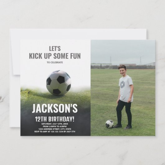 Wit en zwart voetbal verjaardagsuitnodiging kaart (Voorkant)