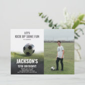 Wit en zwart voetbal verjaardagsuitnodiging kaart (Staand voorkant)