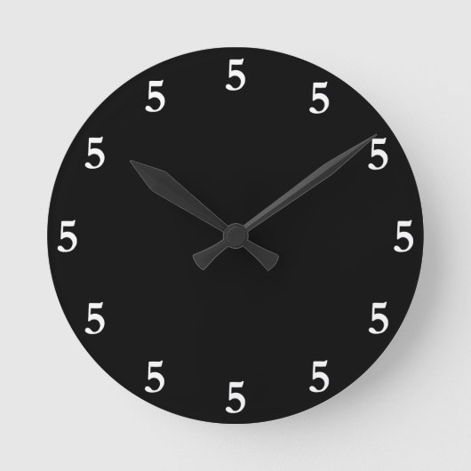 Wit Five o'Clock ergens op Zwart Ronde Klok (Voorkant)