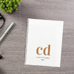 Wit gouden monogram initialen 2025 planner<br><div class="desc">Een stijlvolle witte achtergrond,  gouden en zwarte tekst. Geef uw monogram initialen,  naam en een jaar (elk jaar) een persoonlijk tintje en voeg deze toe</div>