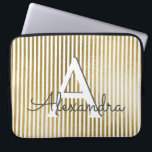 Wit & Goudfolie Gestreept Monogram & Initiaal Laptop Sleeve<br><div class="desc">Wit & Goudfolie Gestreept Monogram & Initiaal Hoesje. Dit hoesje kan worden aangepast om uw initiaal en voornaam op te nemen.</div>