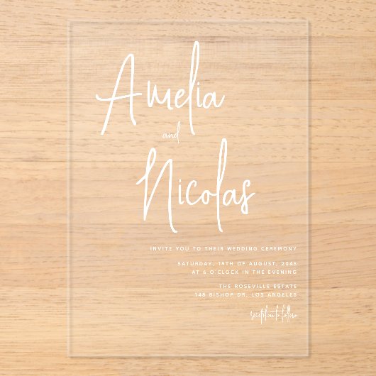 Wit handgeschreven script minimalistische bruiloft acryl uitnodigingen (Voorkant)