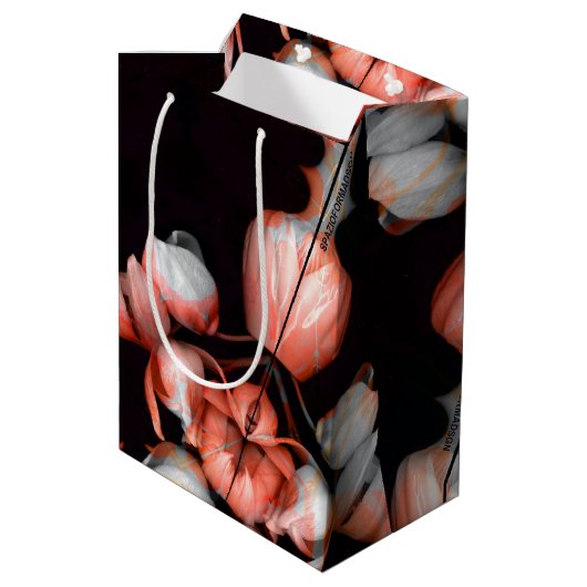 "Wit hart in zwart van de zon" Medium Cadeauzakje (Achterkant Gekanteld)