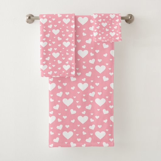 Wit Hart Patroon Op Roze Bad Handdoek (Insitu)