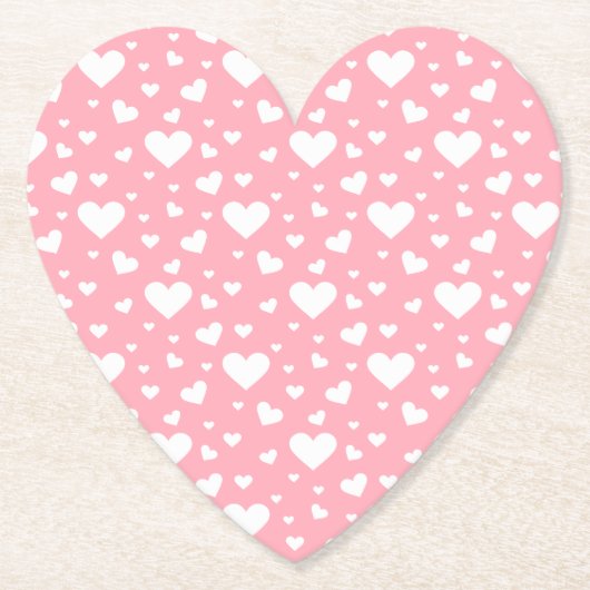 Wit hartpatroon op roze kartonnen onderzetters (Voorkant)