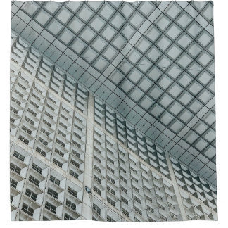 Wit hoogstijgend commercieel gebouw douchegordijn