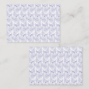 Wit inpakpapier met een subtiel, herhalend deel plaatskaartje