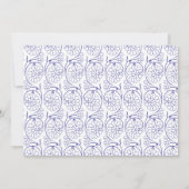 Wit inpakpapier met een subtiel, herhalend deel save the date (Achterkant)