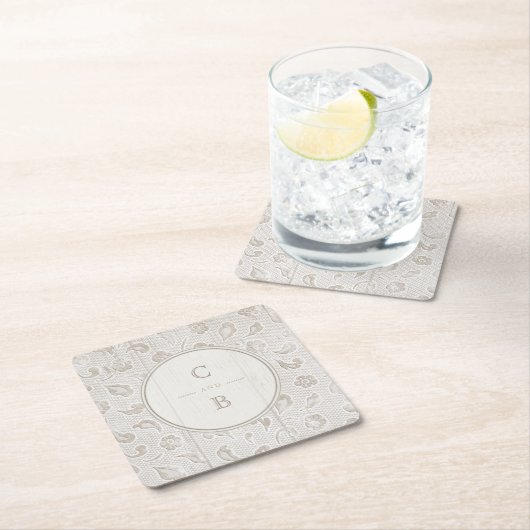 Wit kanten hout rustiek land bruiloft monogram kartonnen onderzetters (Insitu)