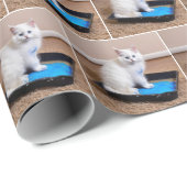 Wit katje in blauwe verf cadeaupapier (Rol Hoek)