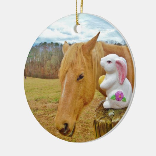 Wit konijn en blond geel paard keramisch ornament (Links)