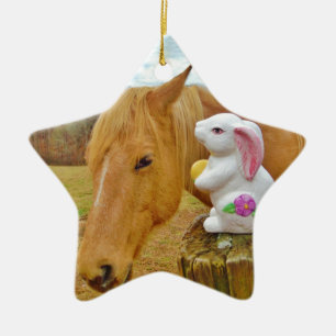 Wit konijn en blond geel paard keramisch ornament