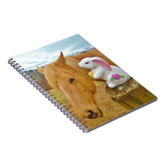 Wit konijn en blond geel paard notitieboek (Rechterzijde)