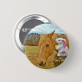 Wit konijn en blond geel paard ronde button 5,7 cm (Voorkant /achterkant)