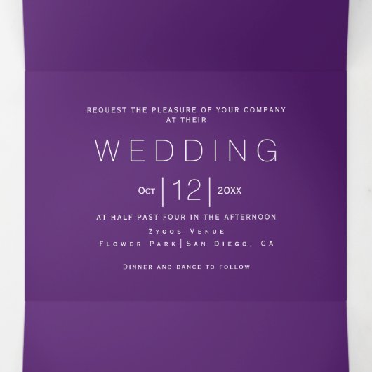 Wit lijst en initialen monogram paarse bruiloft drieluik uitnodiging (Binnenkant midden)