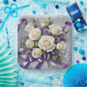 Wit, lila rozen boeket, witte linten papieren bordje (Feest)
