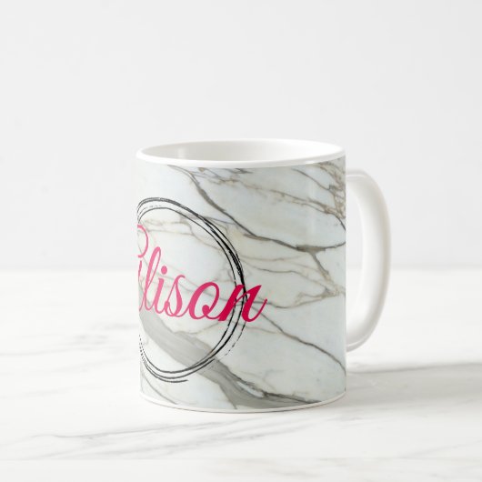 Wit marmer chic fuchsia ontwerp aangepaste naam koffiemok (Voorkant rechts)
