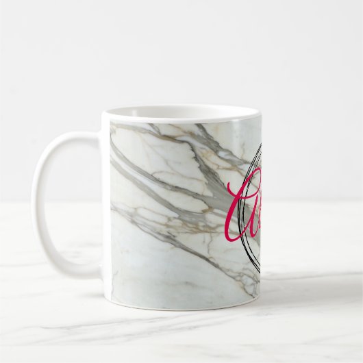 Wit marmer chic fuchsia ontwerp aangepaste naam koffiemok (Links)