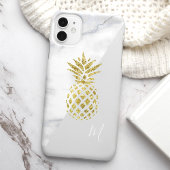 Wit Marmer Gouden Ananas Monogram iPhone 15 Case