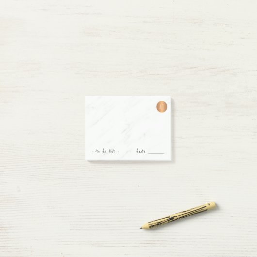 Wit marmer monogram koper cirkel classy post-it® notes (Op bureau)