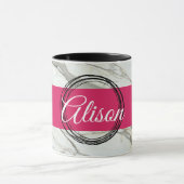 Wit marmer, trendy fuchsia gepersonaliseerde naam  mok (Midden)