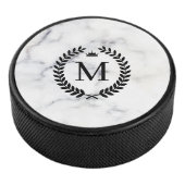 Wit marmer zwart laurier krans monogram hockey puck (3/4)
