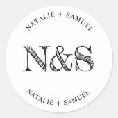 Wit Minimalistisch Elegant Bold Initialen Bruiloft Ronde Sticker (Voorkant)