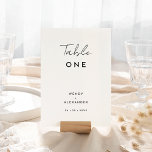 Wit Modern Script Bruiloft Tafel Nummer Kaart<br><div class="desc">Introductie van onze White Modern Script Wedding Table Number Kaart design, waar modern minimalisme voldoet aan de kunst van kalligrafie. Deze gecureerde esthetiek brengt een sfeer van verfijning aan uw speciale dag- met een twist van boho, casual charme. De combinatie van eenvoudige typografie met een stijlvol script lettertype voegt een...</div>