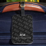 Wit Monogram Initialen Grijs Patroon Zwart Bagagelabel<br><div class="desc">Wit Monogram Initialen grijs patroon zwart Bagagelabel. Elegant eenvoudig basis modern en mannelijk zwart-wit ontwerp,  met aangepaste tekst en monogram,  met een exclusief monogram patroon,  perfect cadeau voor reizigers,  voor hem,  vader,  opa,  broer,  vriend,  baas,  werknemer of collega.</div>