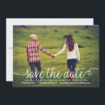 Wit Mooie kalligrafie foto Save The Date<br><div class="desc">Grappige en elegante save de datum aankondiging met moderne kalligrafie en polka dots patroon. Personaliseer deze moderne bewaar de datum door uw gegevens toe te voegen. Andere kleuren zijn beschikbaar.</div>