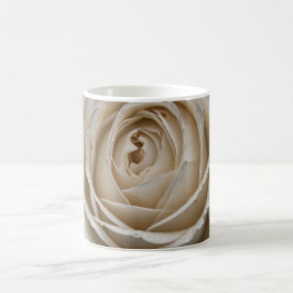 Wit nat roos close-up ontwerp koffiemok