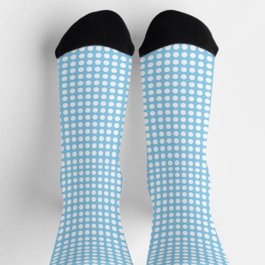 Wit op Baby Blauw Medium Horiz. Polka Dots Sokken (Top)