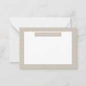 Wit Op Beige Stippenpatroon Aangepaste Tekst Notitiekaartje (Voorkant)