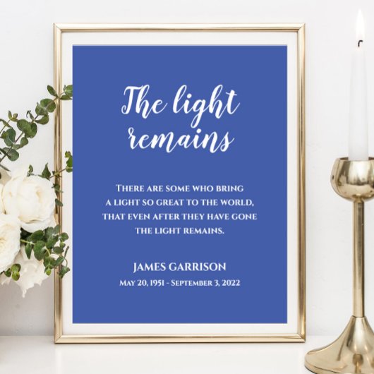 Wit Op Blauw Het Licht Blijft Citaat Herdenking Poster