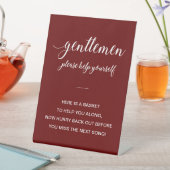 Wit op donkerrood Mannen Reclamebord Met Voetstuk (Insitu)