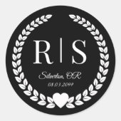 Wit-op-zwart trouwmonogram-initiaal ronde sticker (Voorkant)