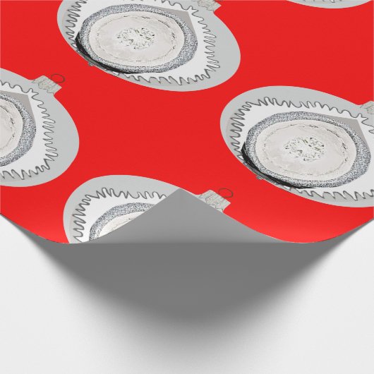 Wit Ornament op rood inpakpapier (Hoek)