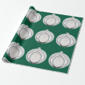 Wit Ornament over groen inpakpapier (Uitgerold)