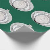 Wit Ornament over groen inpakpapier (Hoek)