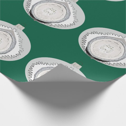 Wit Ornament over groen inpakpapier (Hoek)