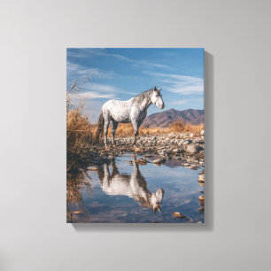 Wit Paard Berg Reflectie Rivier Kunst Canvas Afdruk