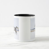 wit paard in de winter mok (Midden)